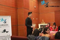 水母网携手烟台水墨化妆摄影培训机构打造的＂