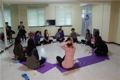 水墨张妍老师为印象瑜伽会员做色彩分析