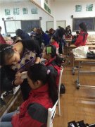 水墨化妆学校为学生们提供大量化妆实践机会