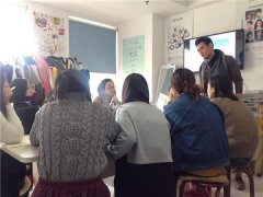 水墨化妆培训机构tony讲师为学生和彩妆品公司授