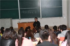 水墨化妆培训机构张校长为春季车展大学生模特