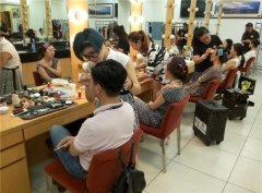 水墨化妆培训学校为“和平颂”烟台市第五届音