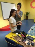 英语培训学校4周年庆拍宣传片特邀水墨为演员化