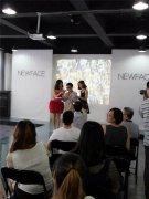 首届自拍女神PK大赛特邀水墨张校长作为评委出席