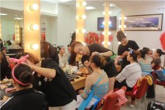 “烟台日报创刊70周年”晚会舞蹈演员化妆间水墨