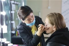 鑫荟金行新品发布邀约水墨化妆打造完美外模