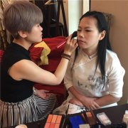 尚品酒艺术馆特邀水墨打造个人形象定制