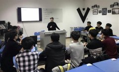 水墨老师给艺考生们进行为期四天的发型培训