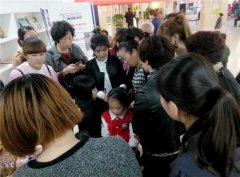 水墨编发公开课仨宝贝现场变身“小公主”