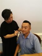 烟台电视台著名主持人王术诚邀水墨张校长为其