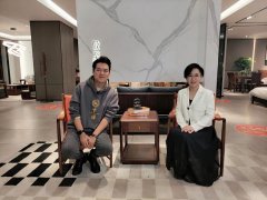 水墨形象定制创始人张妍，接受央视新闻记录片