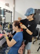 水墨美业化妆团队在总部为2025年“烟台村歌大赛